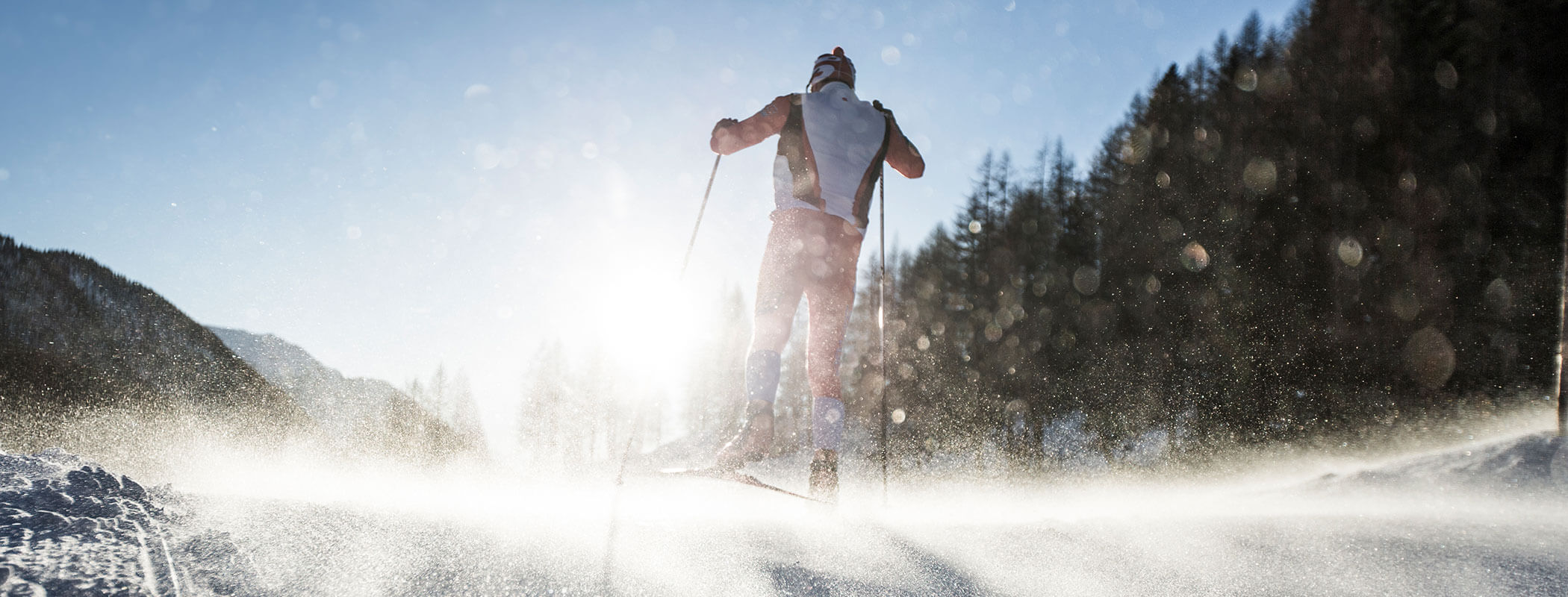 Uno sciatore di fondo su una pista nella Valle Aurina - Pensione Oberwirt