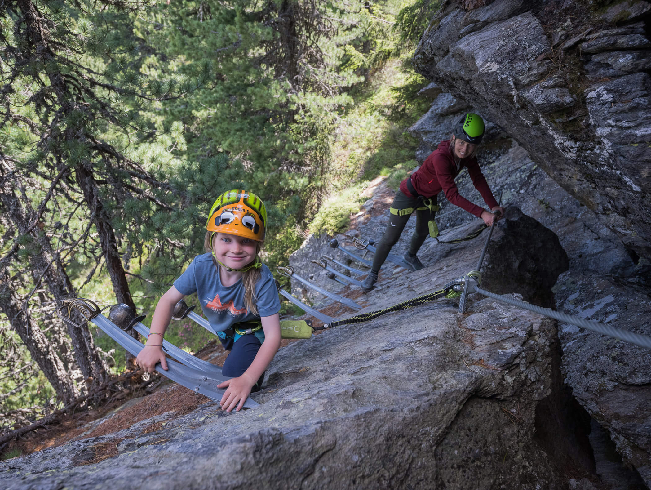 Madre e figlia che scalano la via ferrata da Speickboden - Pensione Oberwirt