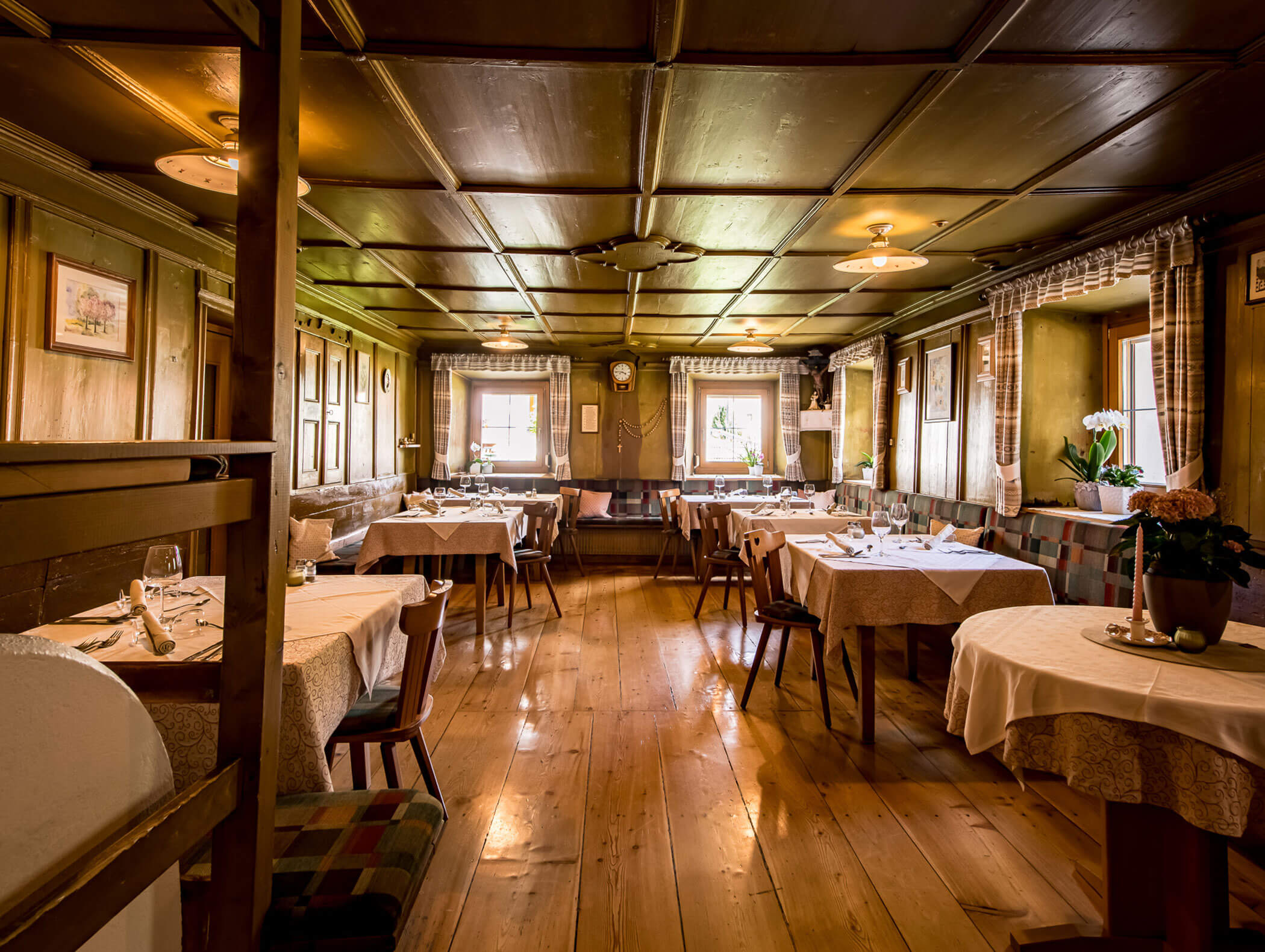 Dining room of the Pension Oberwirt with traditional furnishings
