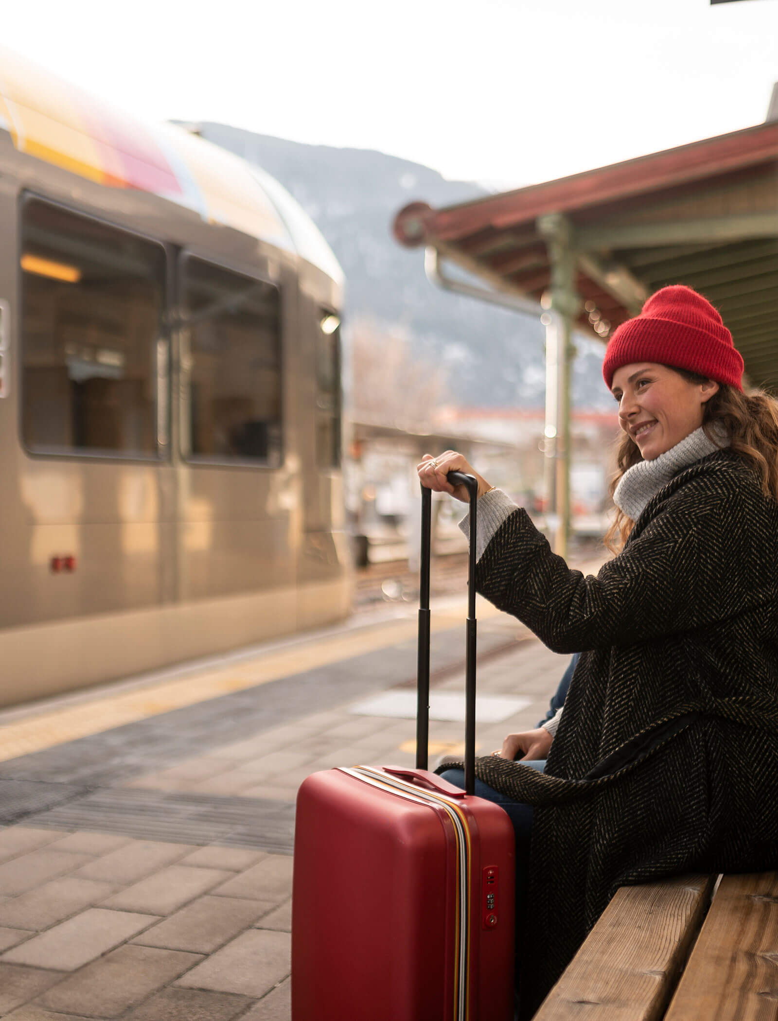 Woman waiting for the train with her suitcase - Pension Oberwirt
