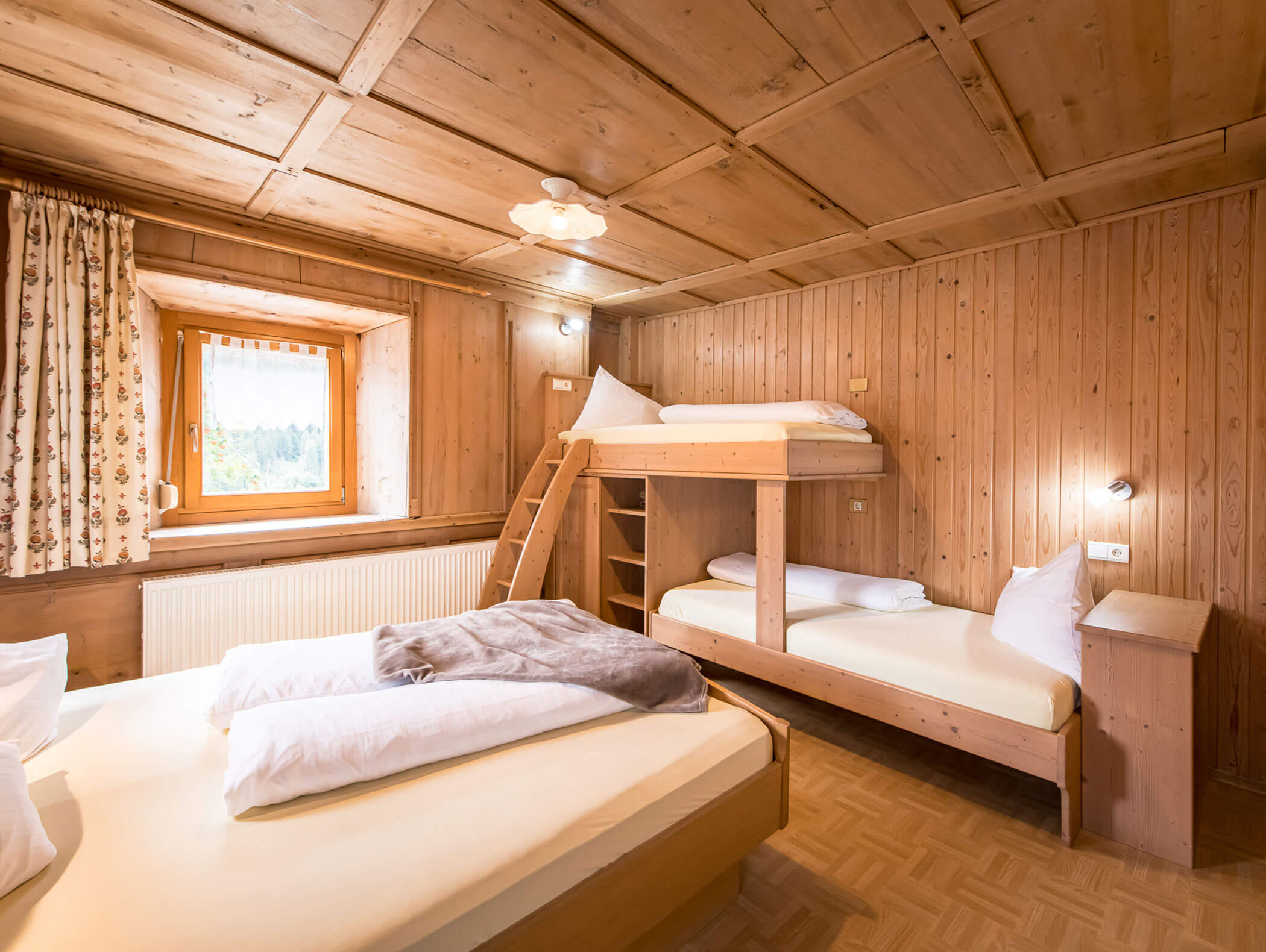 Camera a più letti con letto matrimoniale e letto a castello - Pensione Oberwirt